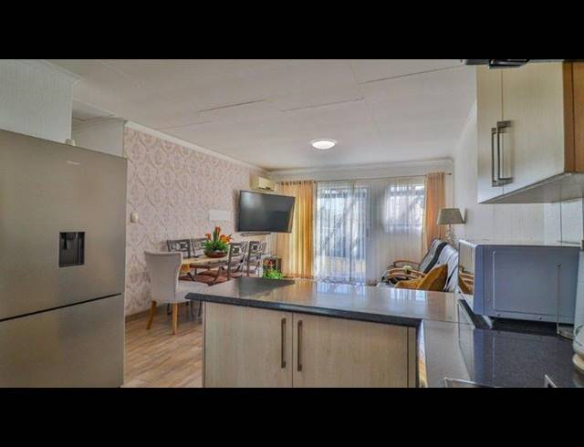 2 BEDROOM TOWNHOUSE FOR SALE IN GREENSTONE HILL